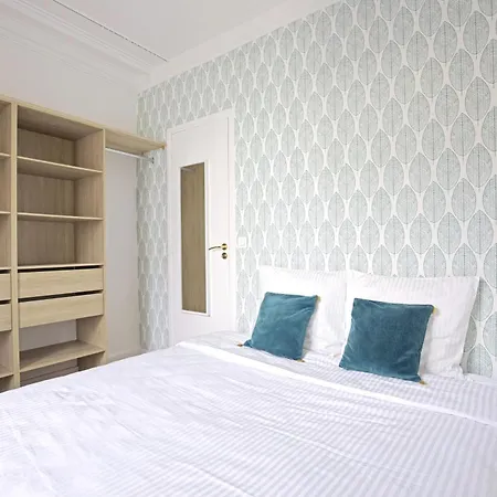 Luxury In The So Chic 16th District Apartment